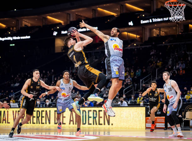 对年轻球员 对年轻球员